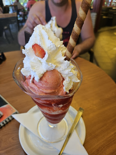 Opinii despre Ice Corner Cafe în Vonyarcvashegy - Vendéglátás