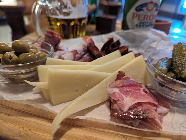 Peki - Vendéglátás