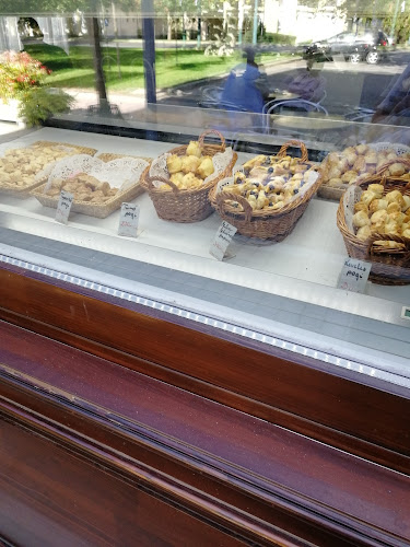 Juhász cukrászda és fagyizó" - Vendéglátás