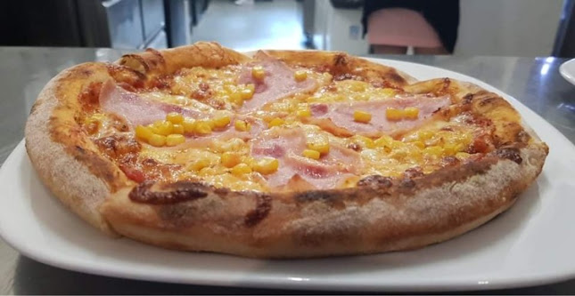 Bor & Bazsalikom Pizzéria, Étterem