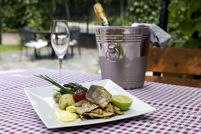 Opinii despre Borköltők Társasága Pince Étterem în Budapest - Vendéglátás