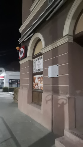 Opinii despre Kossuth cukrászda în Abony - Vendéglátás