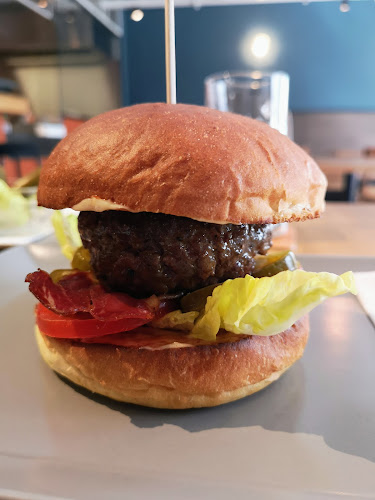 Comentarii opinii despre Pesti Burger és Bár