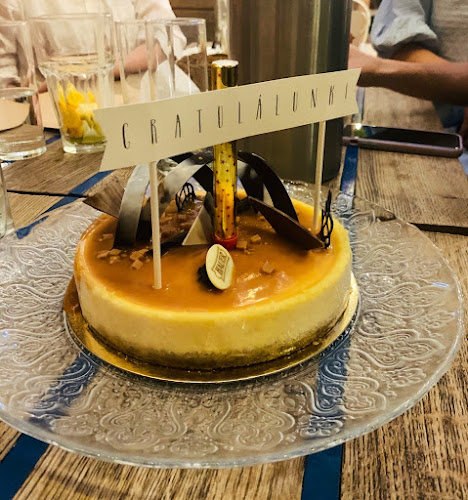 Opinii despre Hauer cukrászda és kávéház în Budapest - Vendéglátás