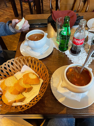 Opinii despre Klauzál Café & Restaurant în Budapest - Vendéglátás