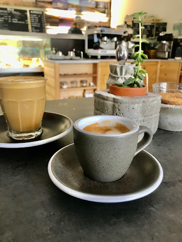 Zebegény, Ország út 2, 2627