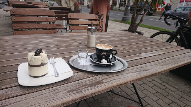 Kis Édes Cukrászda és Kávéház