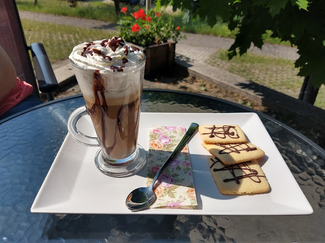 Opinii despre Borostyán Virágház és Kávézó în Vác - Vendéglátás