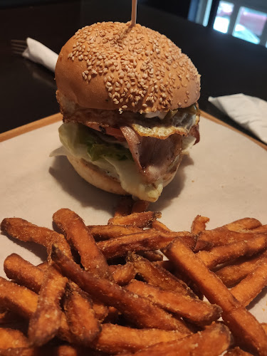 Attaboy - Vendéglátás