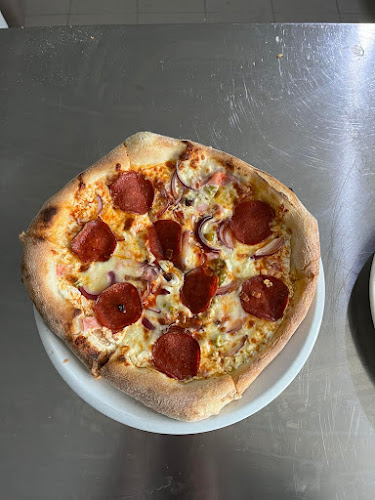 Opinii despre Pizza Balatonfüred Kredenc în Balatonfüred - Vendéglátás