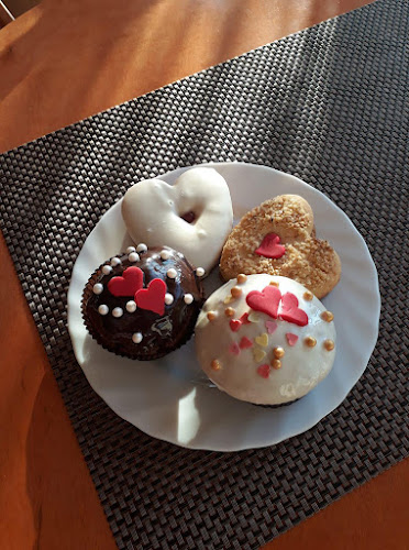 Opinii despre Sweet-Ice Bt. - Bayer Cukrászda în Salgótarján - Vendéglátás