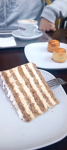 Pelikán Fagyizó És Sütiző - Vendéglátás