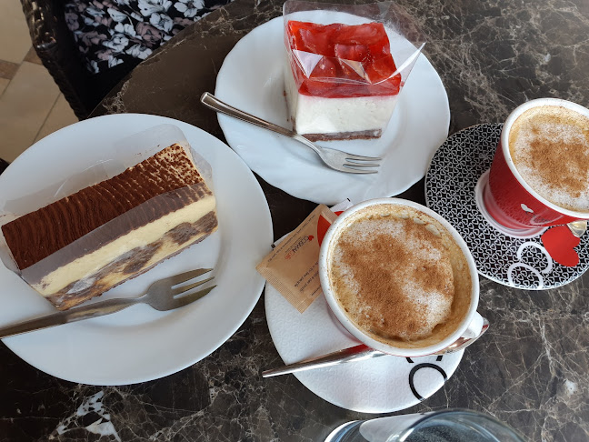 Comentarii opinii despre Tácsik Pékség-Cukrászda