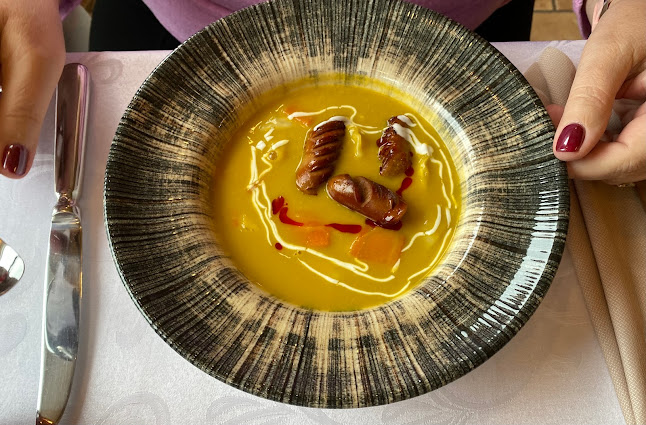 Fiastyúk Udvarház - étterem, szállás, biofarm