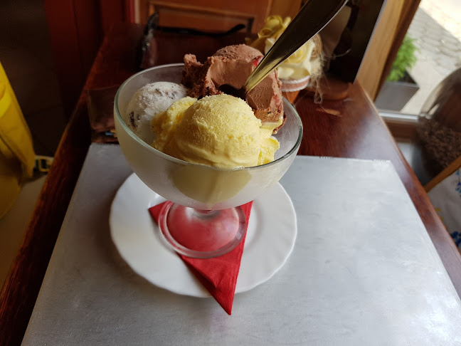 Gombóc Artúr Cukrászda