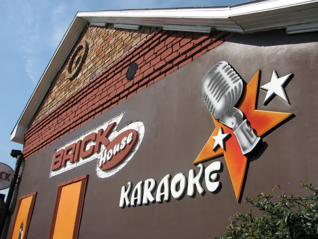 Brick House Karaoke Bár