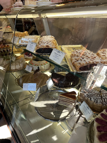 Opinii despre Korona Kávéház în Budapest - Vendéglátás