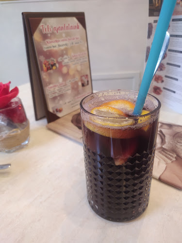 Bécsi Kávéház és Cukrászda Kft - Sütemények, torták. - Győr