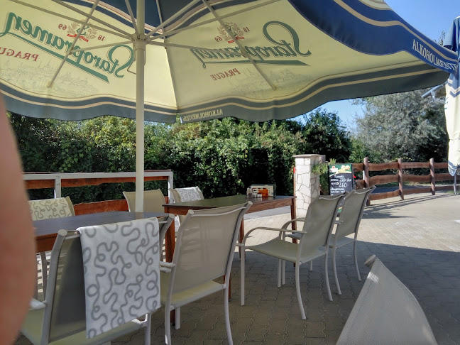 Hekk Terasz Vác - Vendéglátás