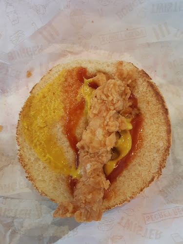 Comentarii opinii despre KFC Budaörs Drive Thru