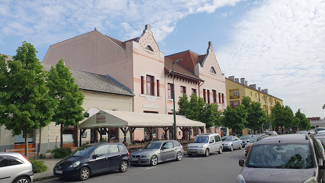 Cegléd, Kossuth tér 8, 2700