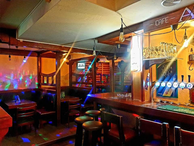 Opinii despre Alibi Bar & Cafe în Győr - Vendéglátás