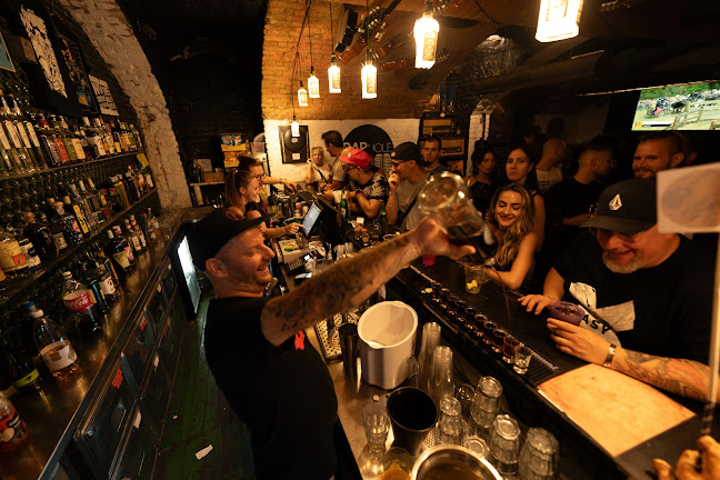 Opinii despre BARhole Music în Budapest - Vendéglátás