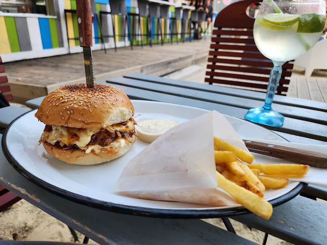 Larios Beach Bar by Deep Burger