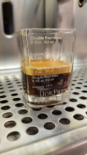 Opinii despre Coffeeb üzem în Százhalombatta - Vendéglátás