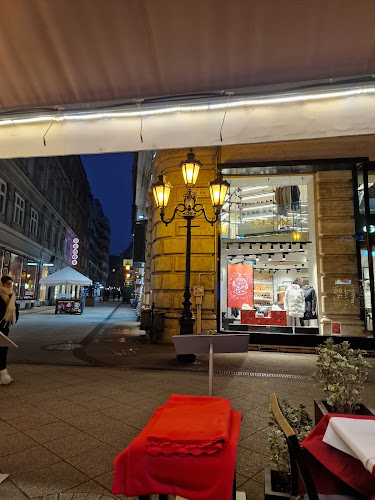 Opinii despre La Lucia Restaurant în Budapest - Vendéglátás