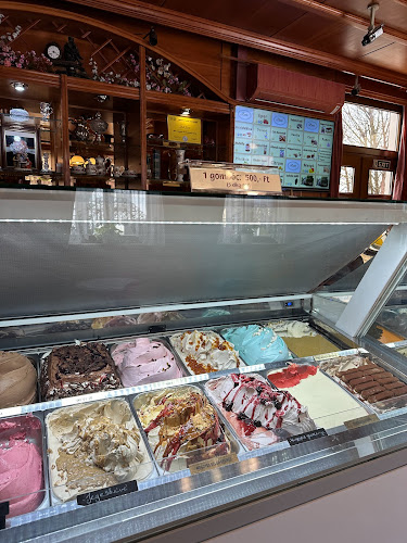 Tata, Sport u. 1, 2890