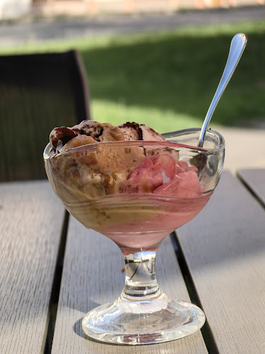 Hóvirág Fagylaltbár