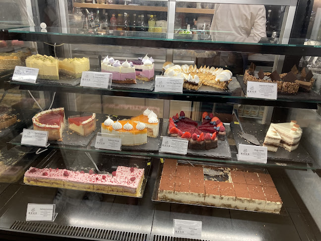 Comentarii opinii despre Apátsági Rege Cukrászda