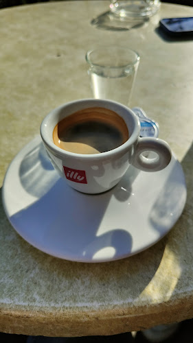 Opinii despre Café Kara în Budapest - Vendéglátás