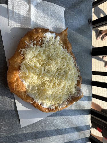 Comentarii opinii despre Csipp-csupp büfé /Fitt meletti lángosos