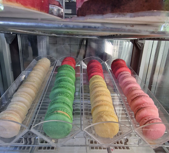 Tücsi-süti cukrászda - Vendéglátás