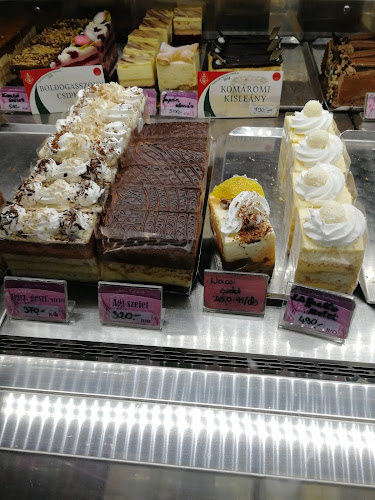 Comentarii opinii despre Juhász cukrászda és fagyizó"