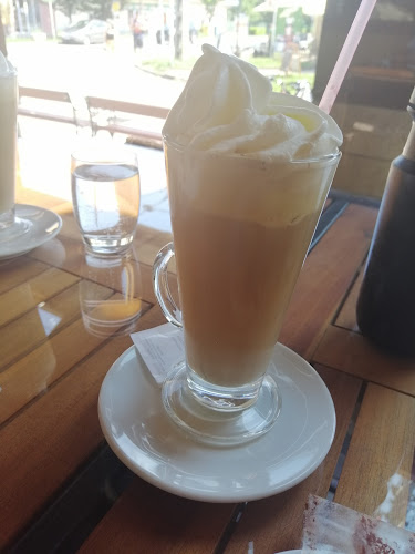 Comentarii opinii despre Sarokház Cukrászda