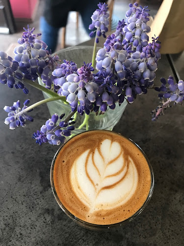 Opinii despre Coyote Coffee & Deli în Budapest - Vendéglátás