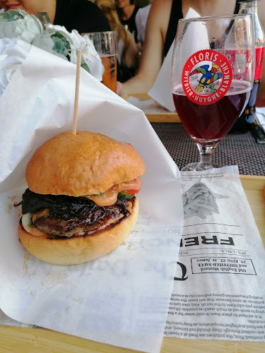 Vadásztanya Bisztró & Borozó, Apartmanok - Vendéglátás