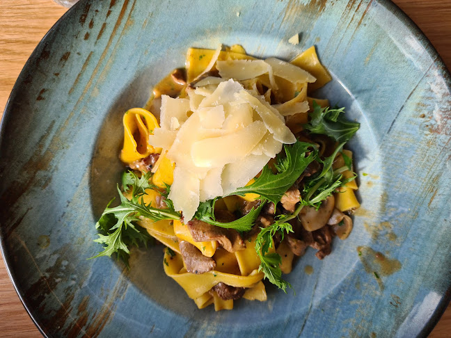 Apátúr Sörház - Vendéglátás