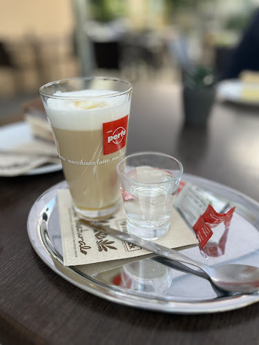 Opinii despre Nádor cukrászda în Győr - Vendéglátás