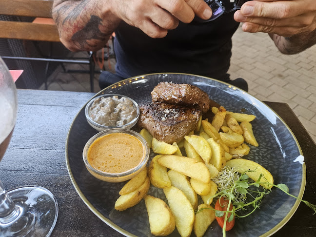 Opinii despre Belga Étterem & Bár în Göd - Vendéglátás