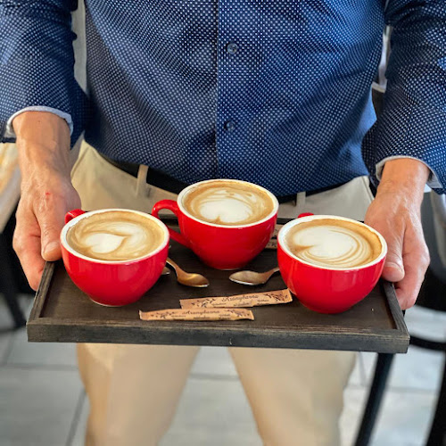 Opinii despre Aperitivo Caffé Bar în Szombathely - Vendéglátás