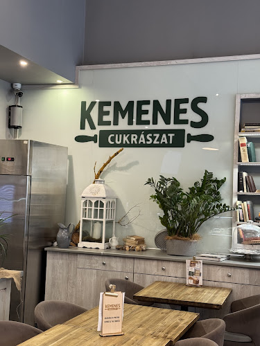 Comentarii opinii despre Kemenes Cukrászda és Bisztró Vámház krt.