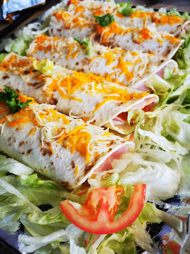 FULL Café & Sandwich Bar - Vendéglátás