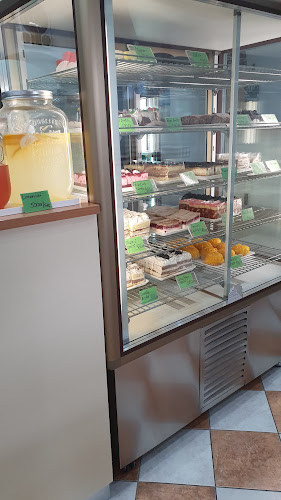 Opinii despre Krisztina Cukrászda în Écs - Vendéglátás