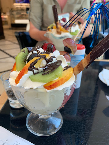 Opinii despre Kismandula Cukrászda în Debrecen - Vendéglátás