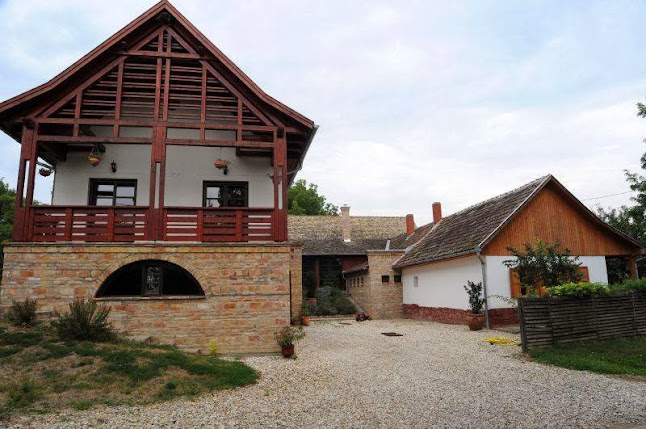 Opinii despre Kislaki Bormanufaktúra în Balatonboglár - Vendéglátás