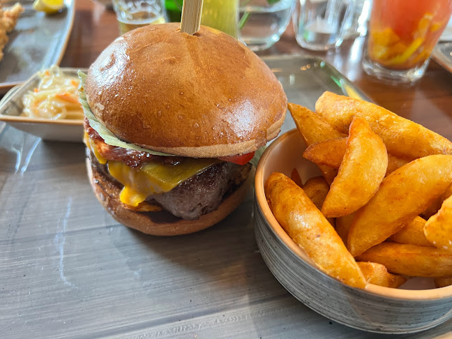 Opinii despre Vitorlás Étterem în Balatonlelle - Vendéglátás